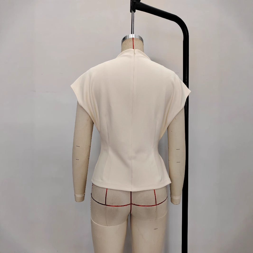 Semi-turtleneck collar short-sleeved beige fabric waist model